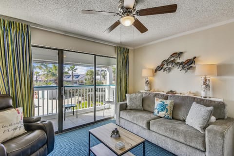 Balcony/Terrace, Living room, Seating area, Pool view, furniture