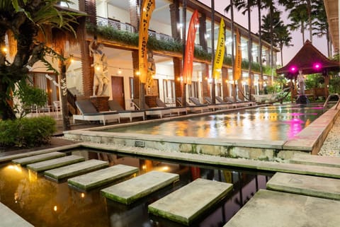 Property building, Swimming pool, Swimming pool