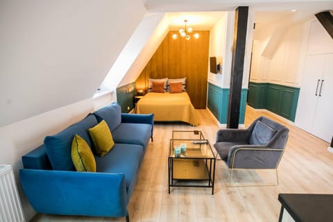 Bed, Photo of the whole room, Seating area