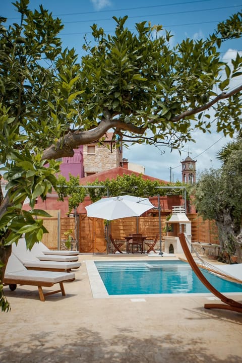 Patio, Spring, Day, Natural landscape, Garden, Garden view, Pool view, Swimming pool, sunbed