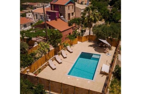 Property building, Patio, Day, Pool view, Swimming pool, sunbed