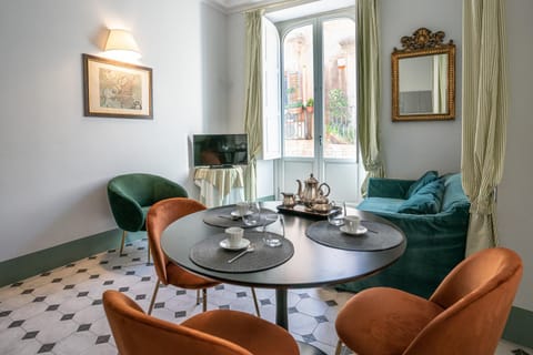 Living room, Dining area