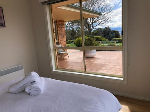 View (from property/room), Bedroom, Garden view