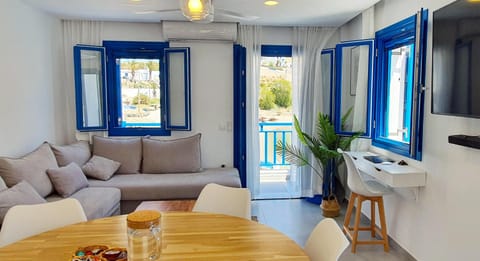 TV and multimedia, Living room, Seating area, Dining area, Evening entertainment