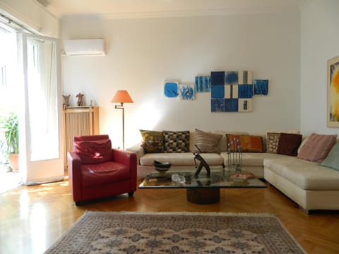 Living room, Seating area