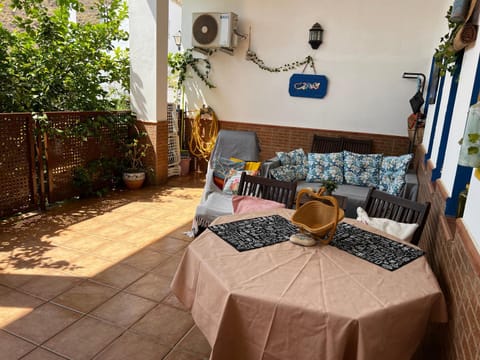 Patio, Day, Balcony/Terrace, Seating area, Dining area