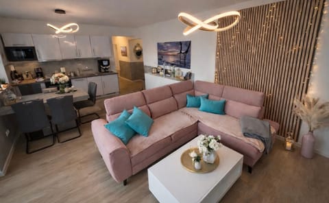 Kitchen or kitchenette, Living room, Seating area, Dining area