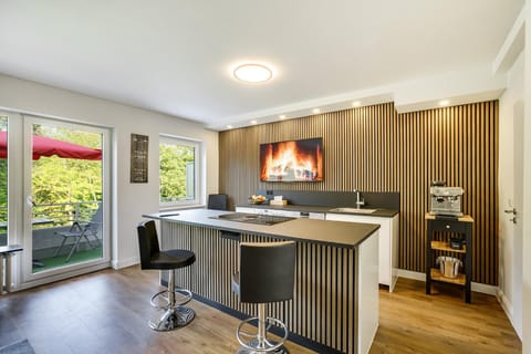 TV and multimedia, Kitchen or kitchenette, Dining area