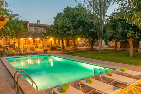 Property building, Garden, Swimming pool
