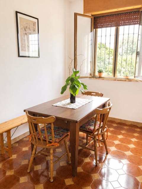 Day, Living room, Seating area