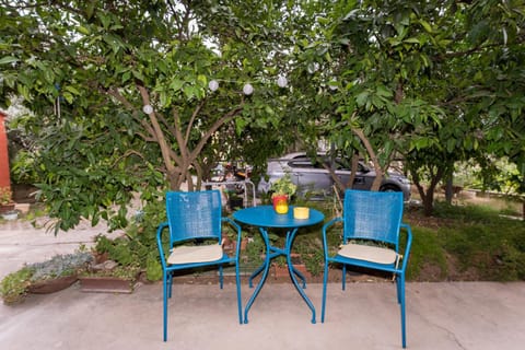 Patio, Day, Garden, Seating area, Garden view