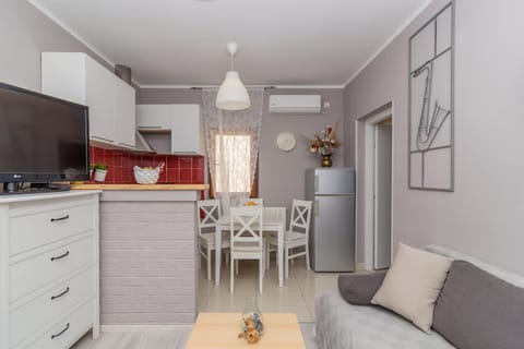 Living room, Dining area, kitchen