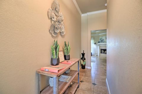 Unwind Fireside! Harker Family Retreat with Yard House in Harker Heights