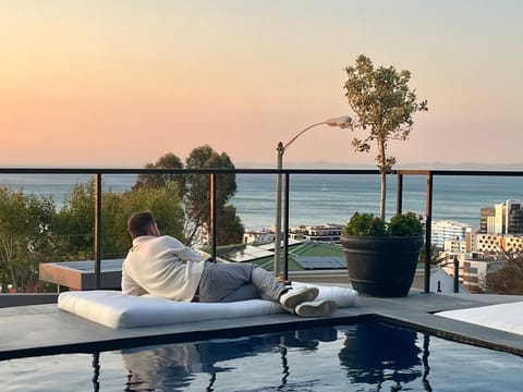 CapeStays - Villa Infinity Bed and Breakfast in Cape Town