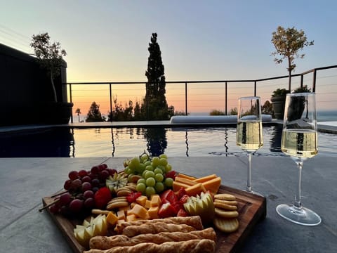 CapeStays - Villa Infinity Bed and Breakfast in Cape Town