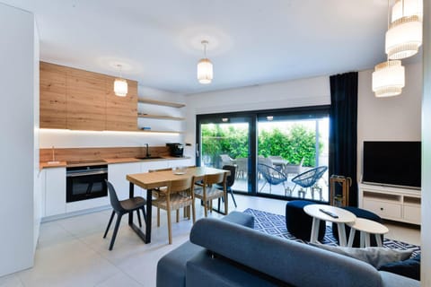 TV and multimedia, Kitchen or kitchenette, Living room, Seating area, minibar, pet friendly, stove