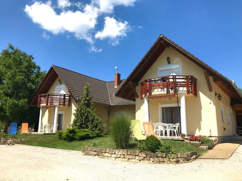 Property building, Day, Garden, Garden view