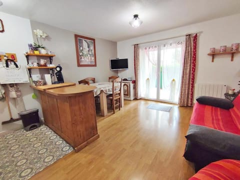 TV and multimedia, Kitchen or kitchenette, Living room, Dining area