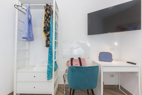 TV and multimedia, hair dresser