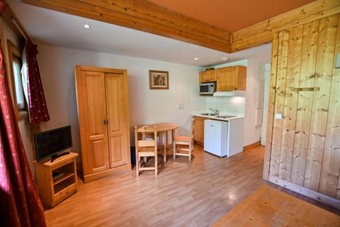 Bright Studio With Balcony Apartment in Combloux