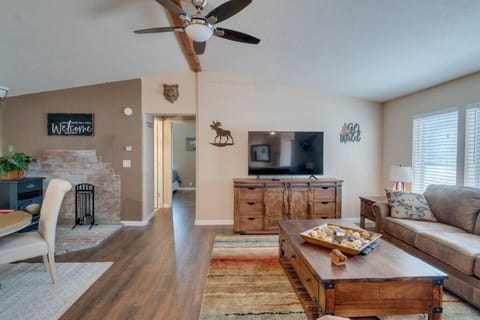 TV and multimedia, Living room, Seating area