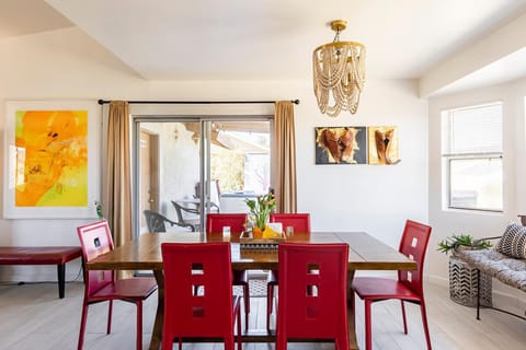 Decorative detail, Seating area, Dining area