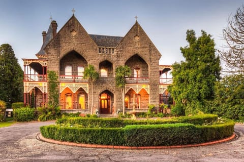 Property building, Garden view, Landmark view