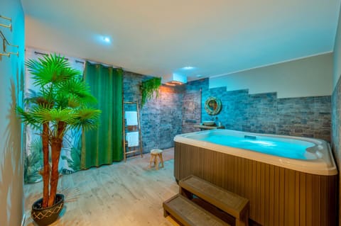 Hot Tub, Spa and wellness centre/facilities, Spa and wellness centre/facilities