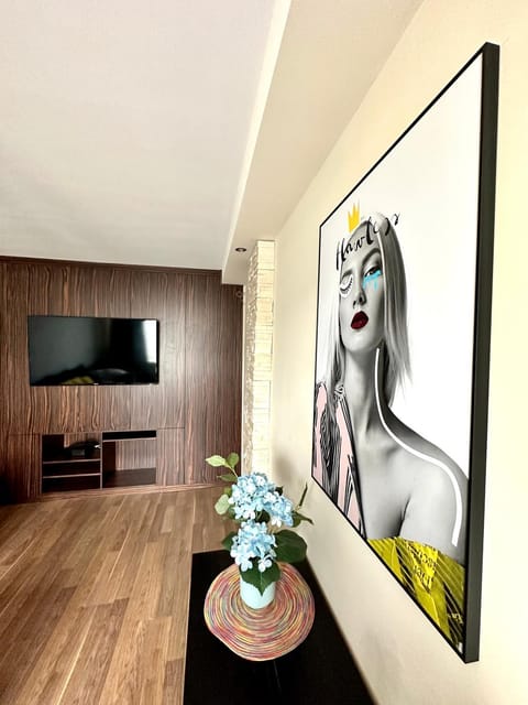 TV and multimedia, Decorative detail