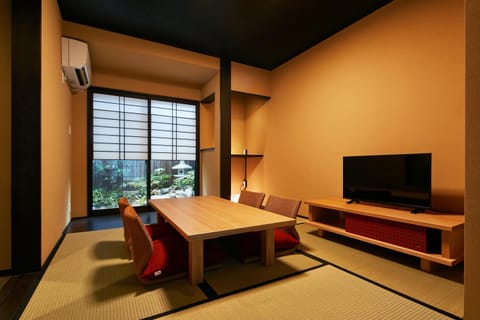 Garden, Living room, Photo of the whole room, Seating area, Garden view