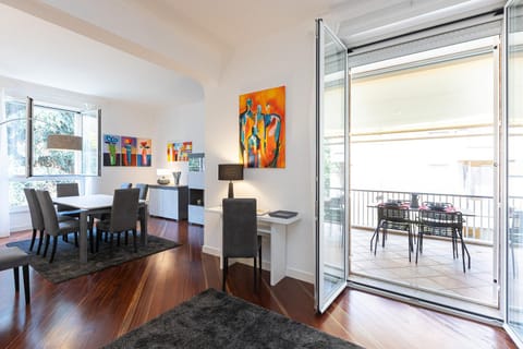 Living room, Seating area, Dining area