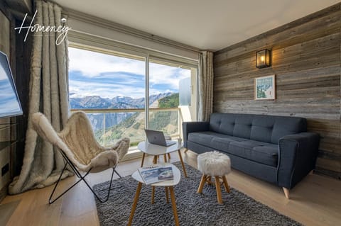 Living room, Seating area, Mountain view