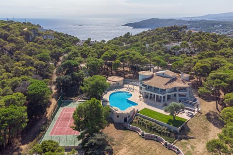Property building, Nearby landmark, Day, Natural landscape, Bird's eye view, Mountain view, Pool view, Sea view, Swimming pool