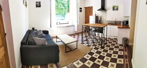 Kitchen or kitchenette, Living room, Seating area
