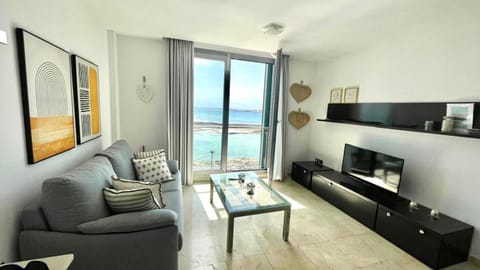 Natural landscape, TV and multimedia, Living room, Sea view
