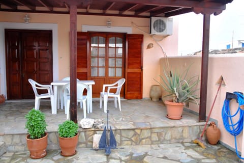 Patio, Facade/entrance