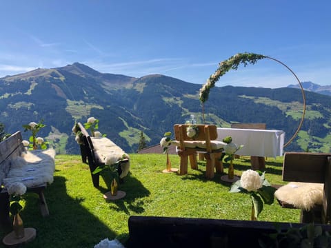 Restaurant/places to eat, Banquet/Function facilities