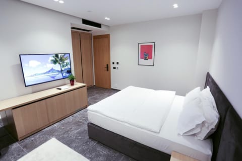 Bed, TV and multimedia, Photo of the whole room, Bedroom, hair dresser, wardrobe