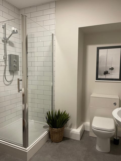 John Lewis Apartment Apartment in Wales