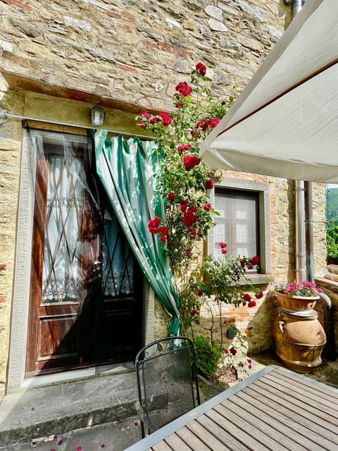 Patio, Facade/entrance