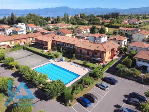 Bird's eye view, Pool view