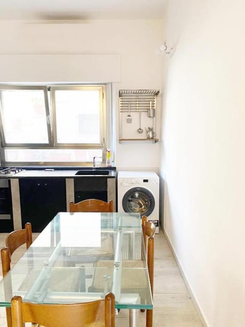 Kitchen or kitchenette, Living room, Seating area, Dining area, Lunch, washing machine