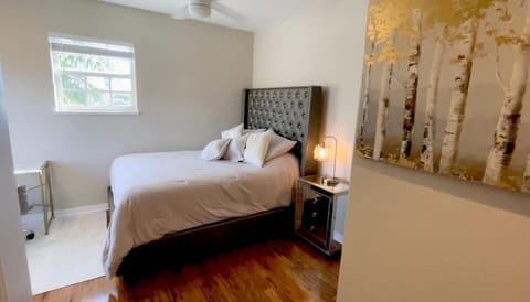 3 Minutes To Beach, Dining, & Nightlife, 4 Bedroom, 4 Bathroom, Equipped With Pool & Spa Lux Family Home Sleeps 10 House in Naples Park