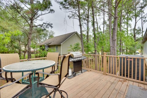 Mt Pleasant Retreat with Grill 10 Mi to Beach House in Mount Pleasant