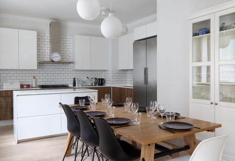 Dining area, kitchen