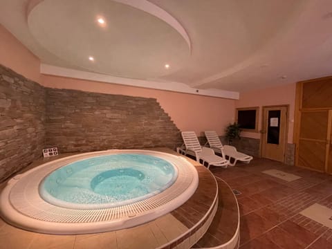 Hot Tub, Spa and wellness centre/facilities