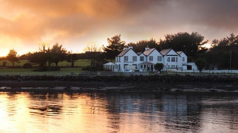 Facade/entrance, Sea view