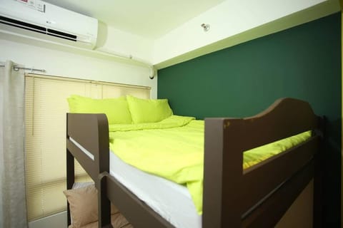 Bed, Photo of the whole room, Bedroom, bunk bed, air conditioner