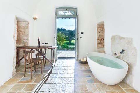 View (from property/room), Garden view, Bath