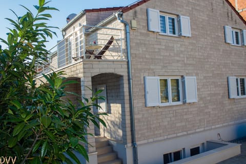 Property building, Facade/entrance